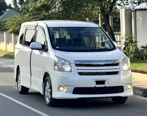 Toyota Noah 2.0 143hp AWD (8 Seater) 2009 White
