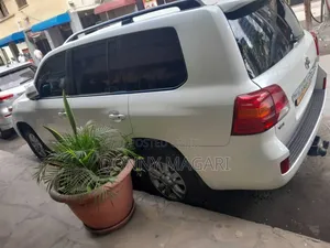 Toyota Land Cruiser 2014 White