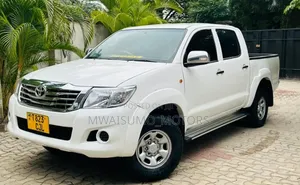 Toyota Hilux 2012 White