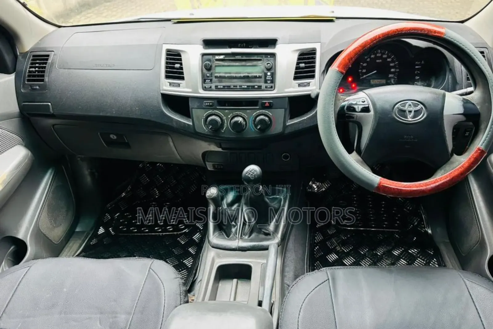 Toyota Hilux 2012 White
