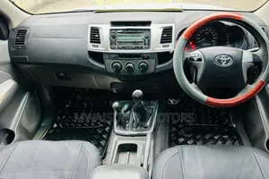 Toyota Hilux 2012 White