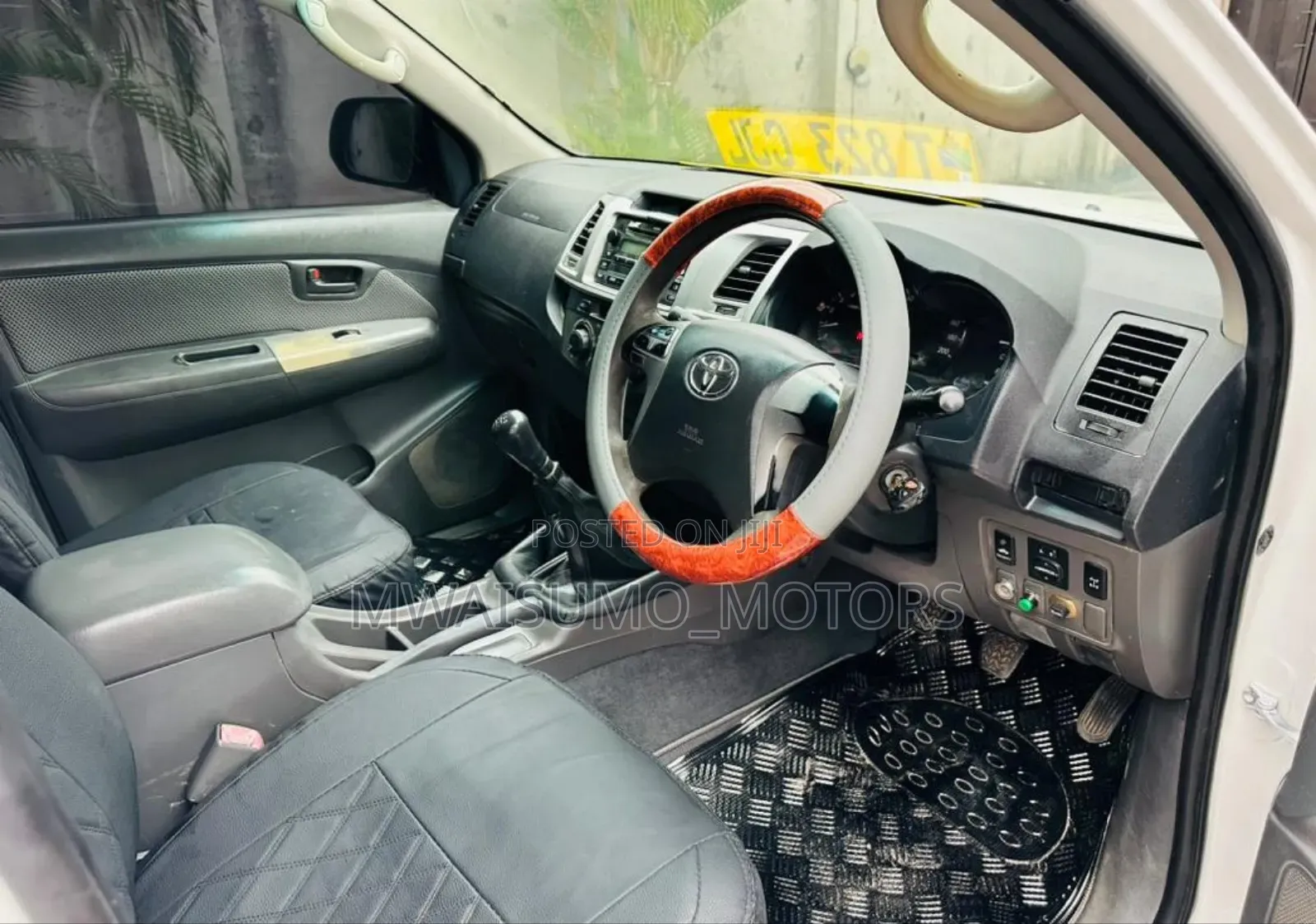 Toyota Hilux 2012 White