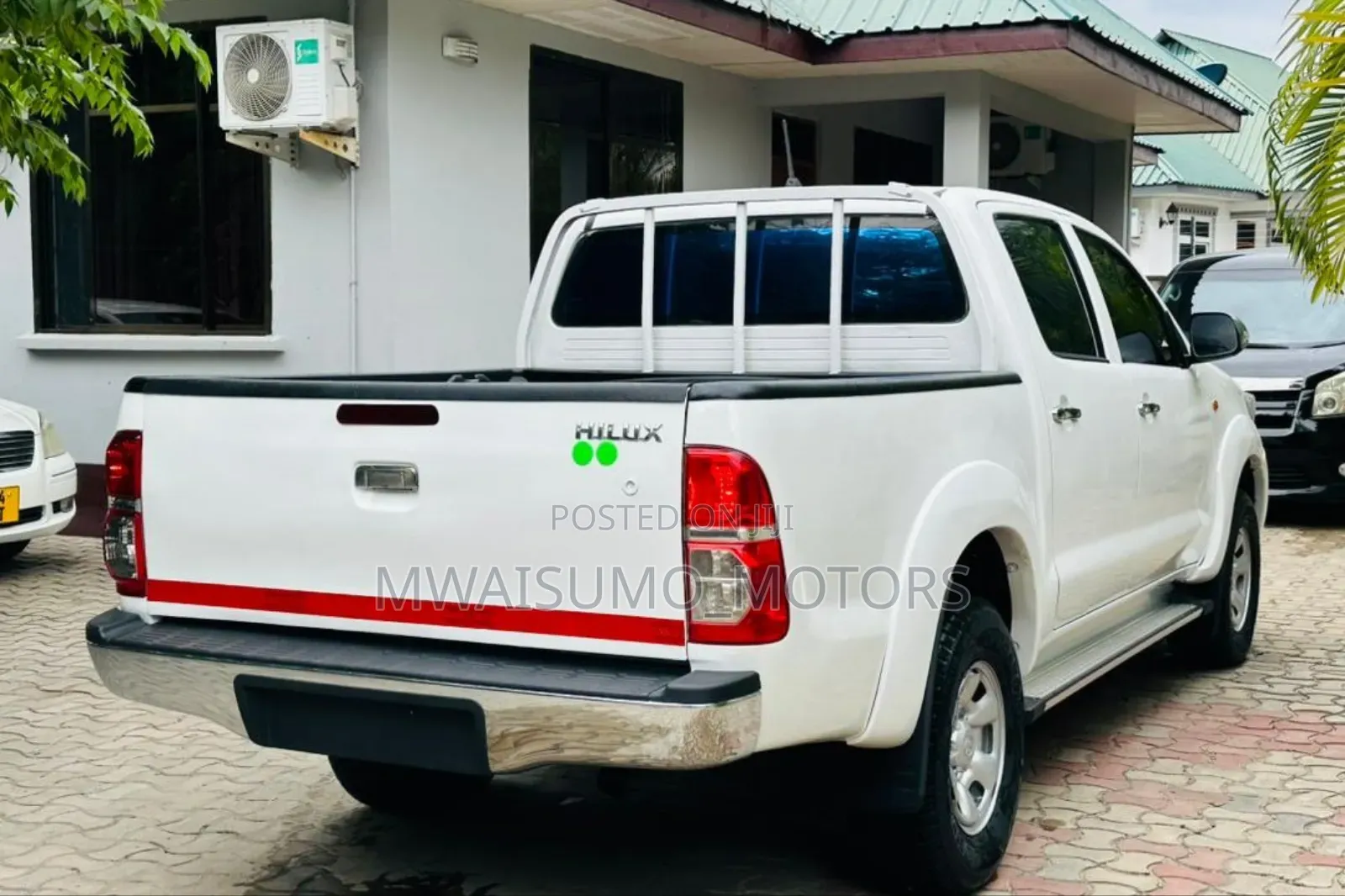 Toyota Hilux 2012 White