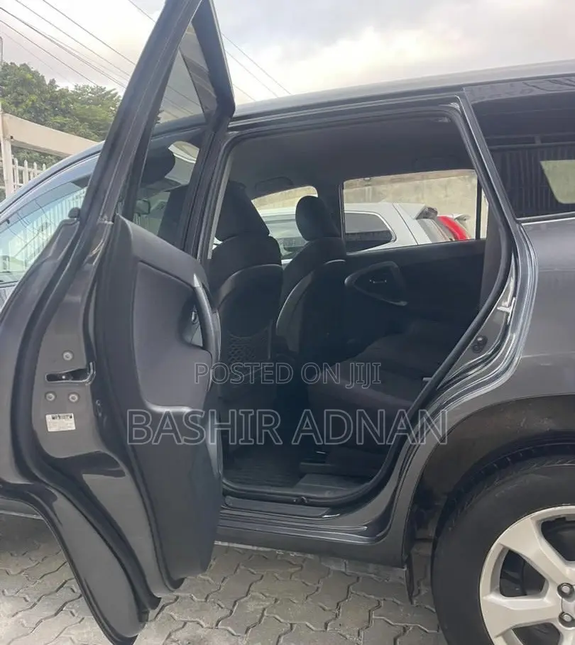 Toyota Vanguard 2012 Gray