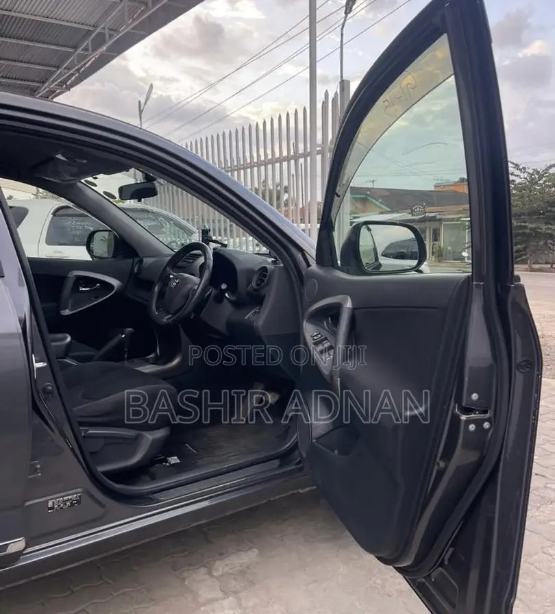 Toyota Vanguard 2012 Gray