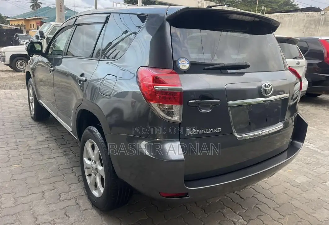 Toyota Vanguard 2012 Gray