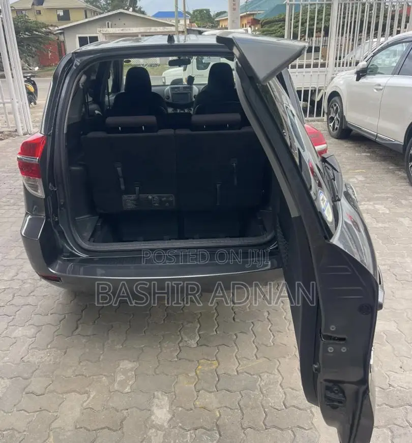 Toyota Vanguard 2012 Gray