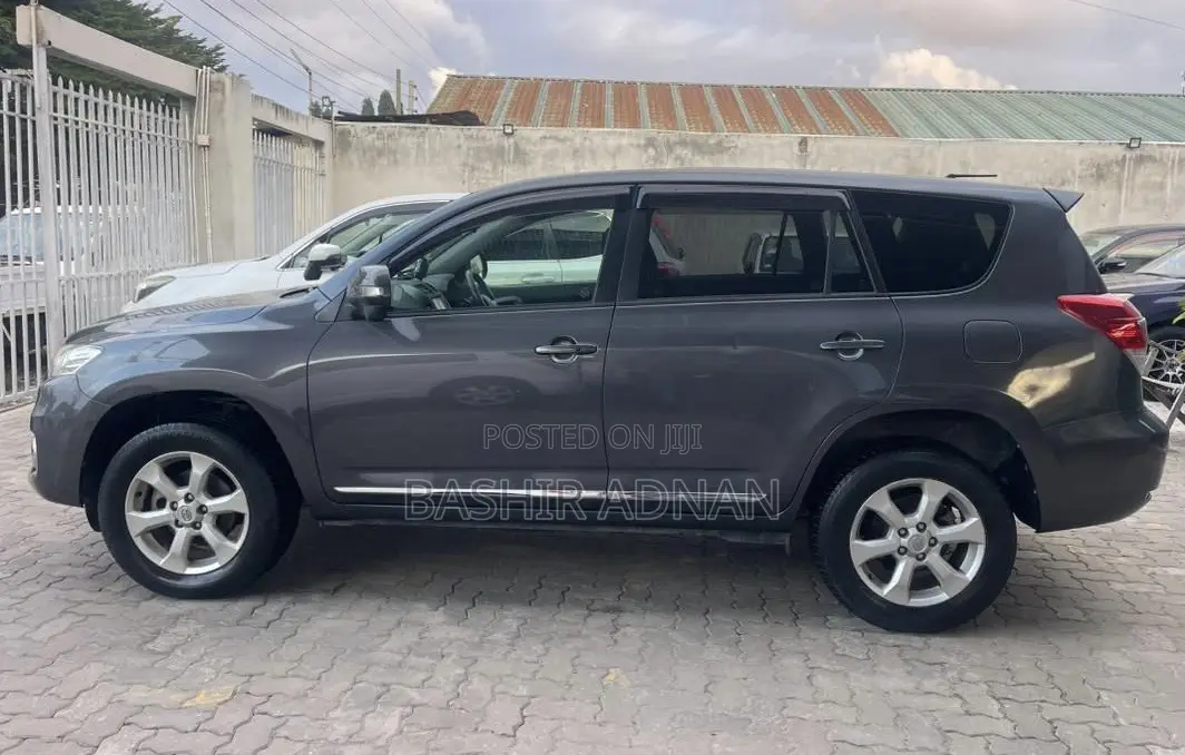 Toyota Vanguard 2012 Gray