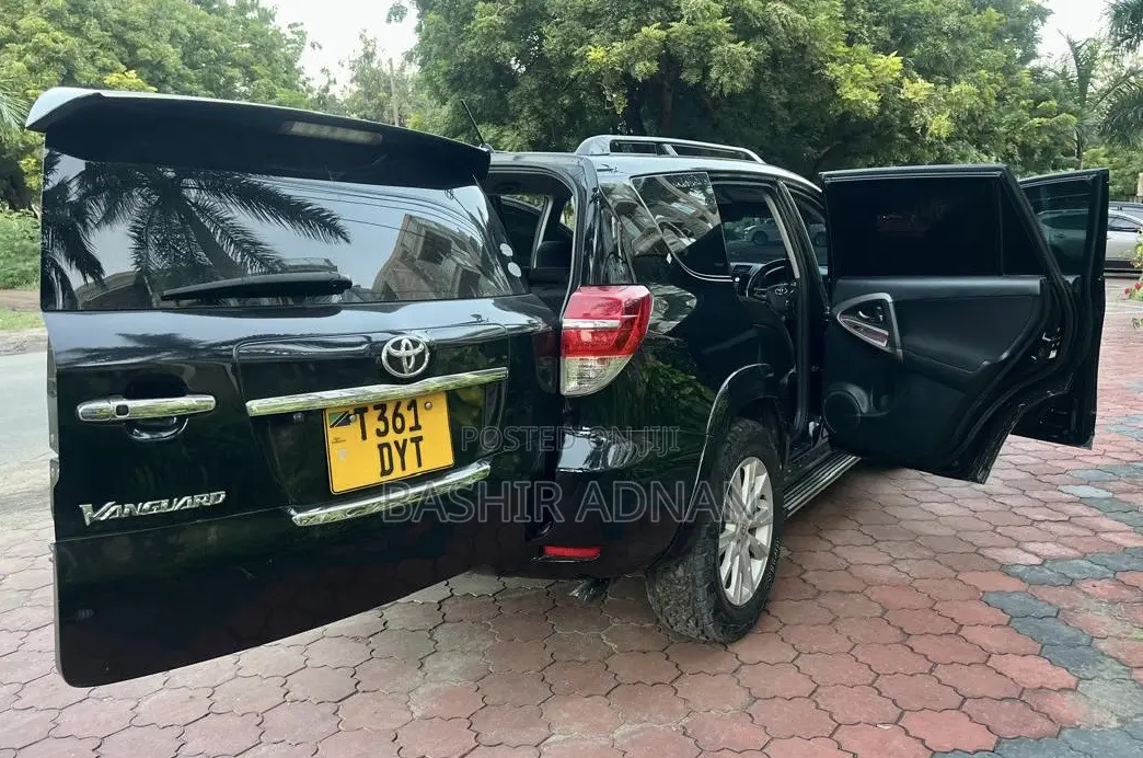 Toyota Vanguard 2011 Black