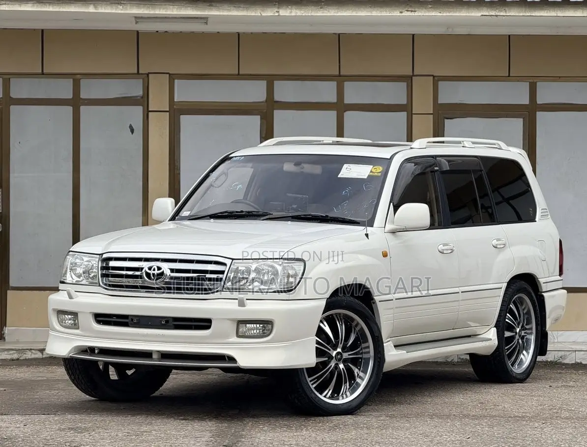 Toyota Land Cruiser 2001 White