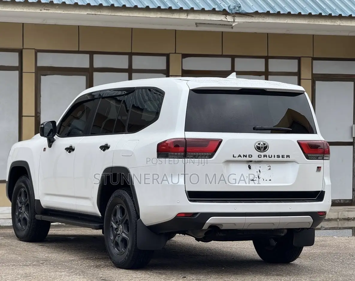Toyota Land Cruiser 2023 White