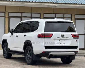Toyota Land Cruiser 2023 White