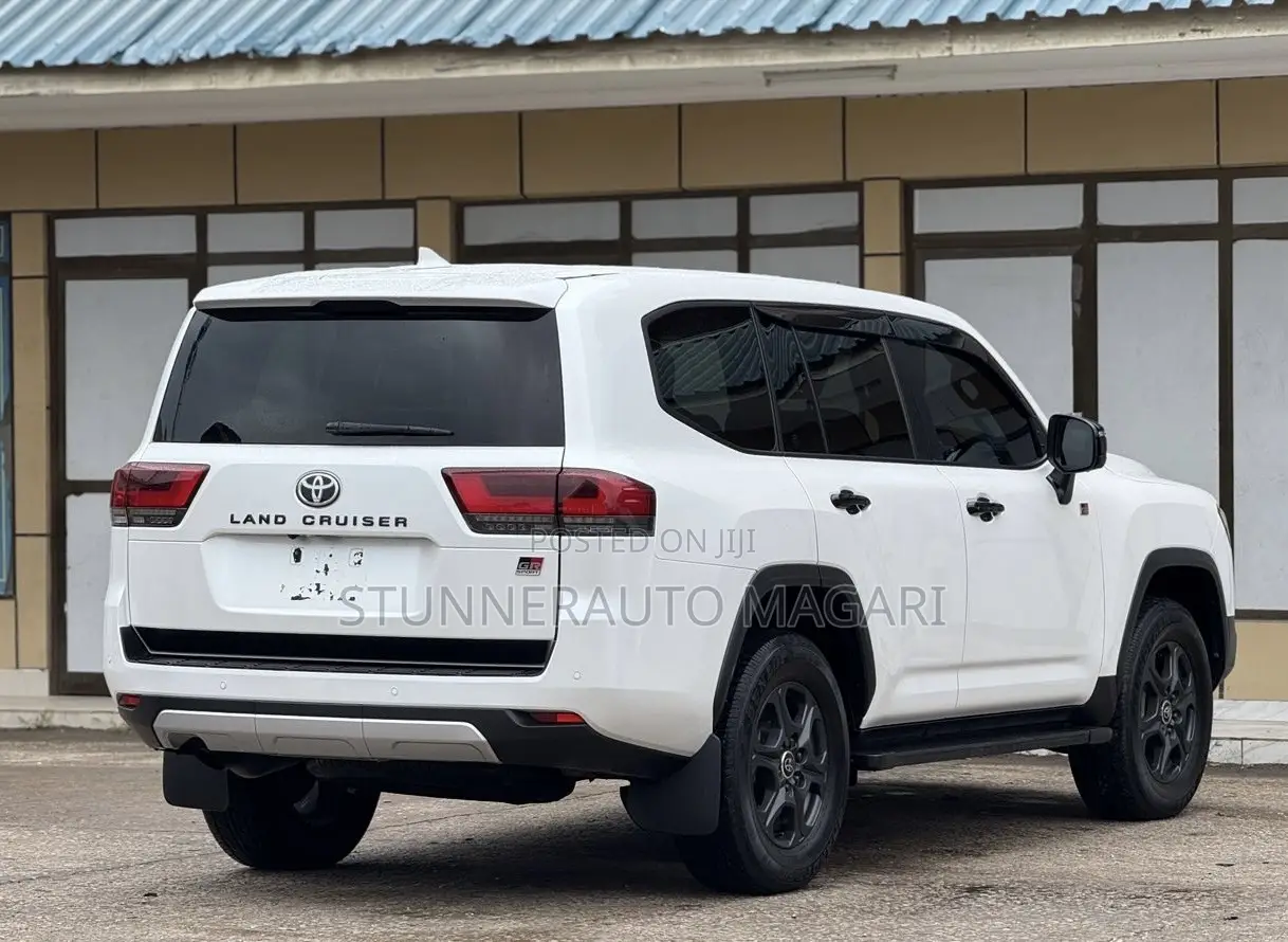 Toyota Land Cruiser 2023 White