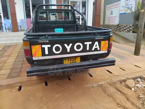 Toyota Hilux 1999 Green