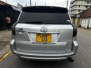 Toyota Vanguard 2010 Silver