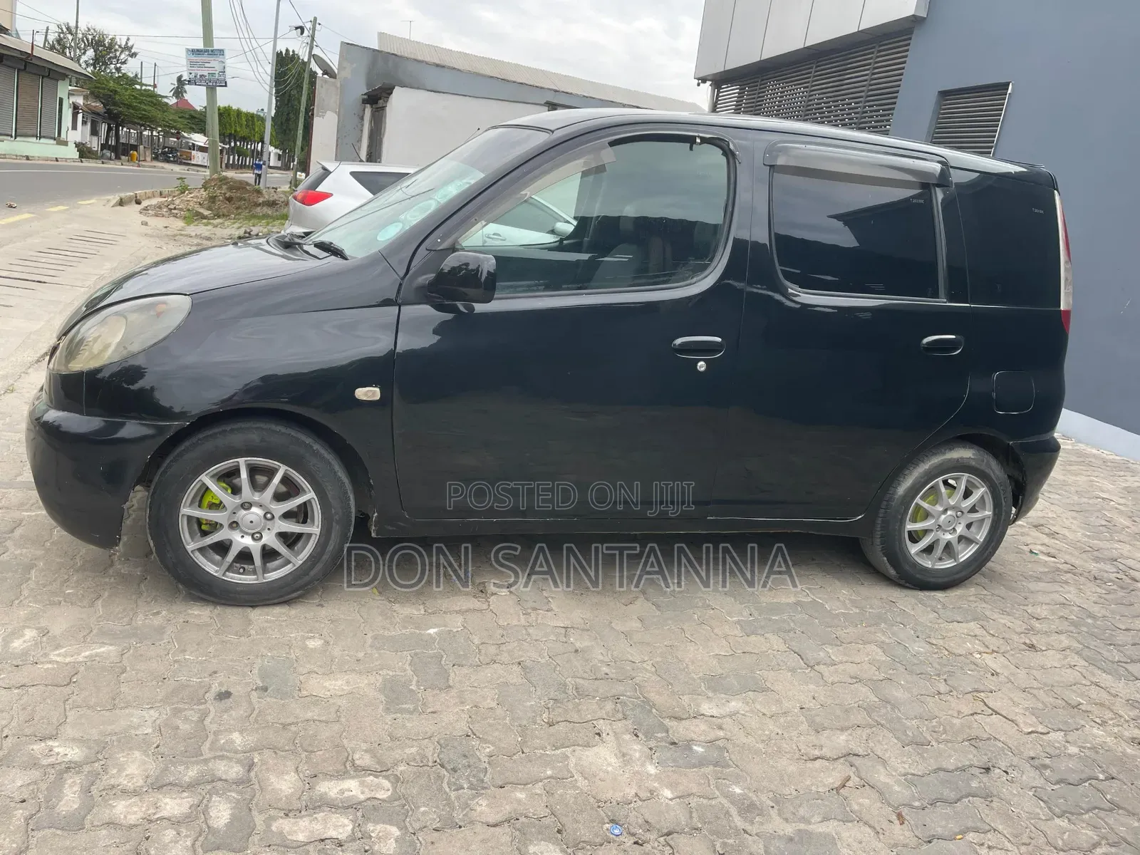 Toyota Fun Cargo 2004 Black