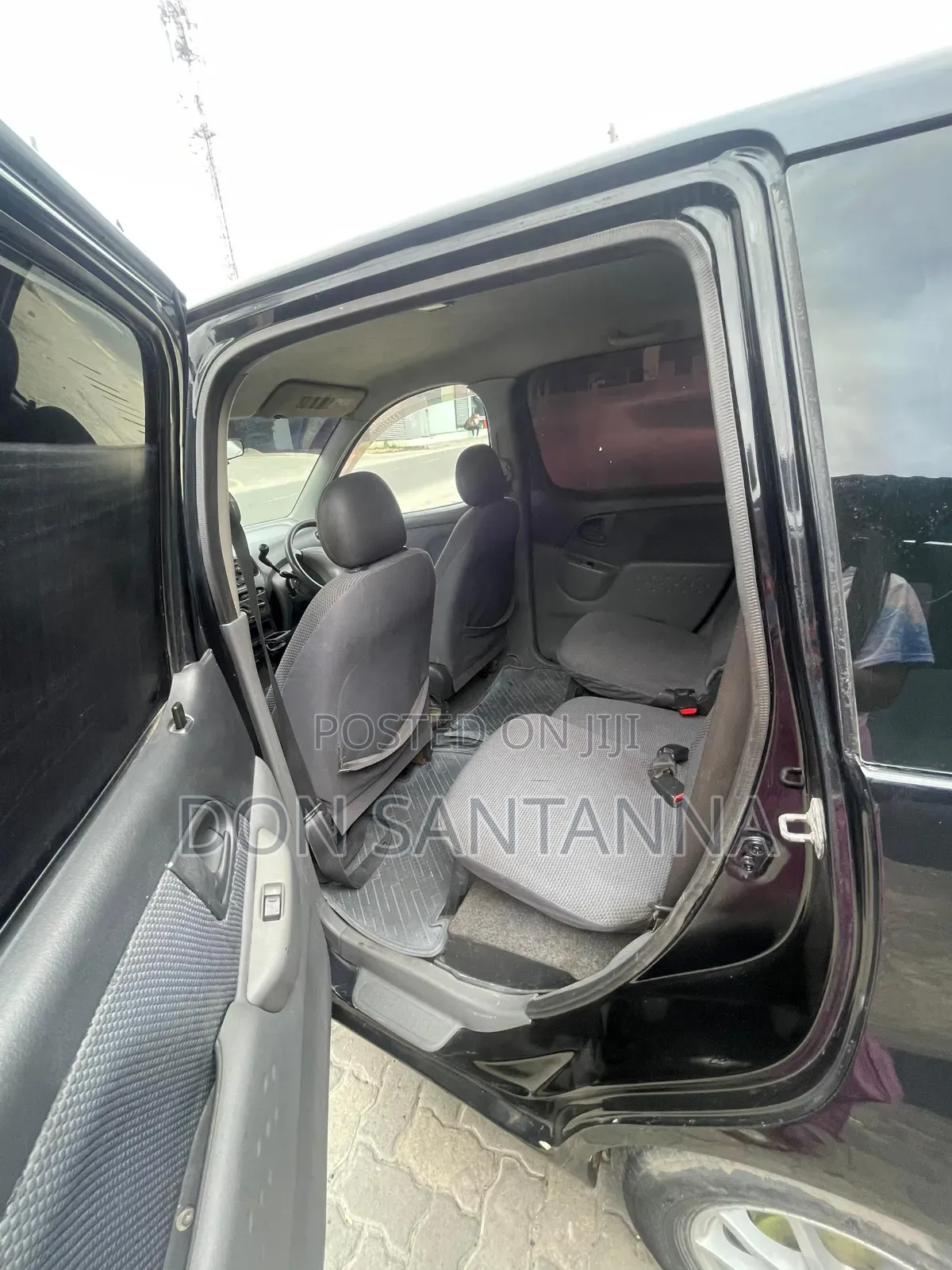 Toyota Fun Cargo 2004 Black