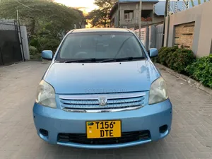 Photo - Toyota Raum 2003 Blue