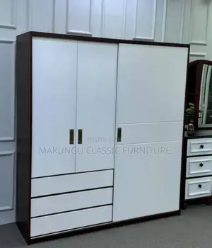 Wardrobes Yenye Milango Mitatu Na Sehemu Ya Kuslide