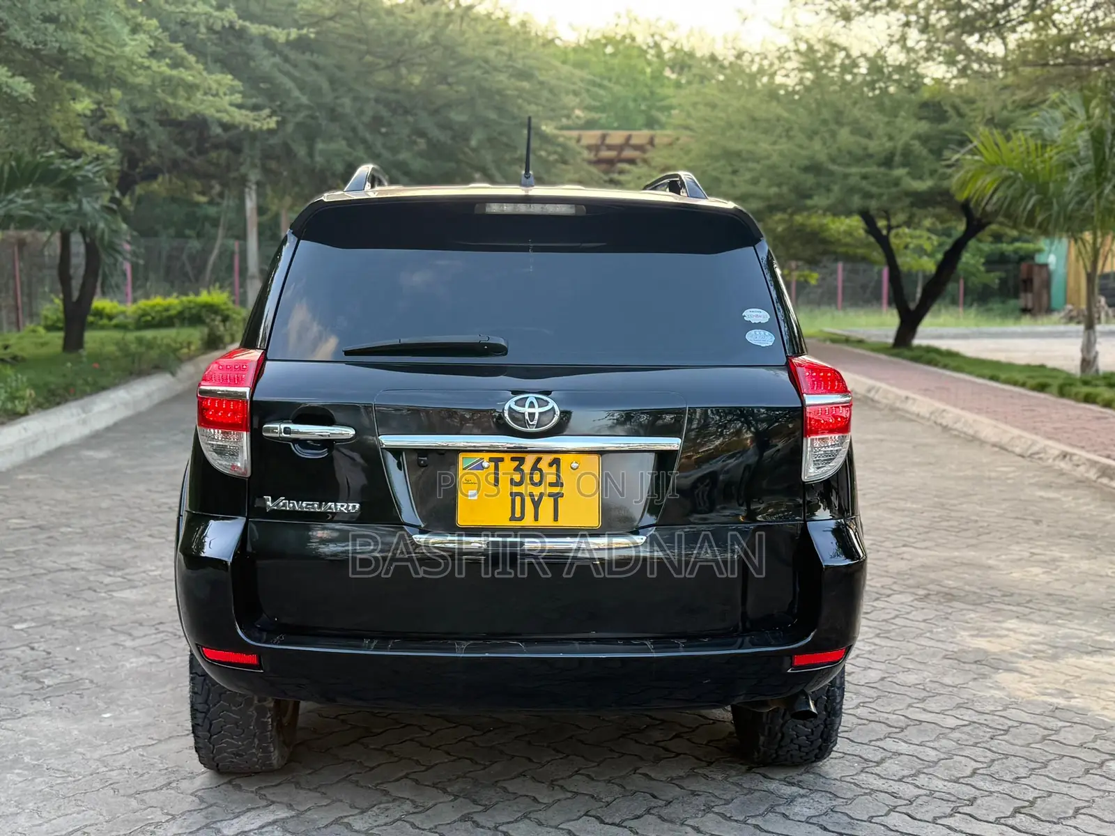 Toyota Vanguard 2011 Black