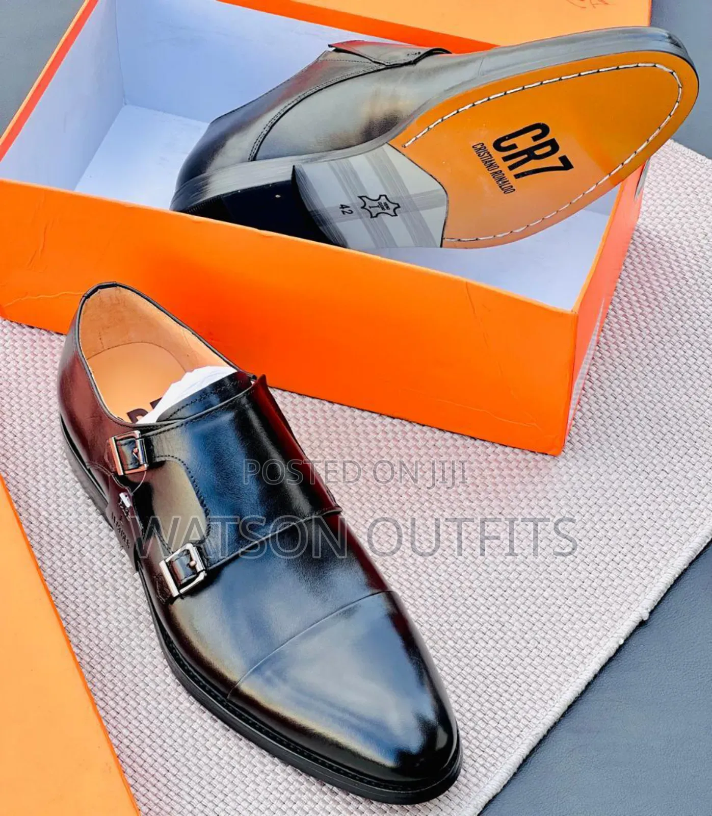 Men's Official Shoes With Two Dominant Colours in Moccasins