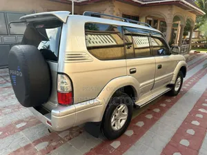 Photo - Toyota Land Cruiser Prado 1997 Silver