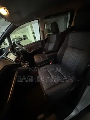 Toyota Noah 2.0 FWD (7 Seater) 2015 Silver