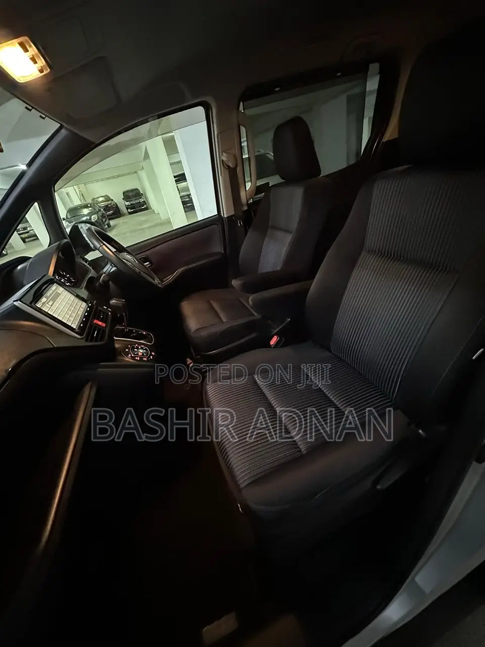 Toyota Noah 2.0 FWD (7 Seater) 2015 Silver
