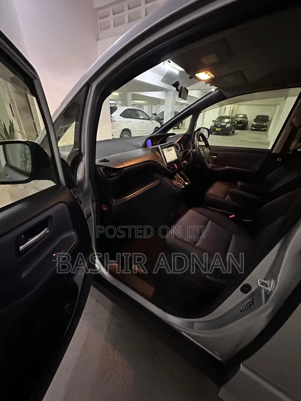 Toyota Noah 2.0 FWD (7 Seater) 2015 Silver
