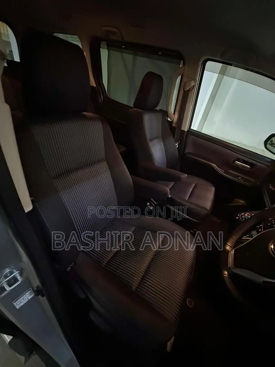 Toyota Noah 2.0 FWD (7 Seater) 2015 Silver