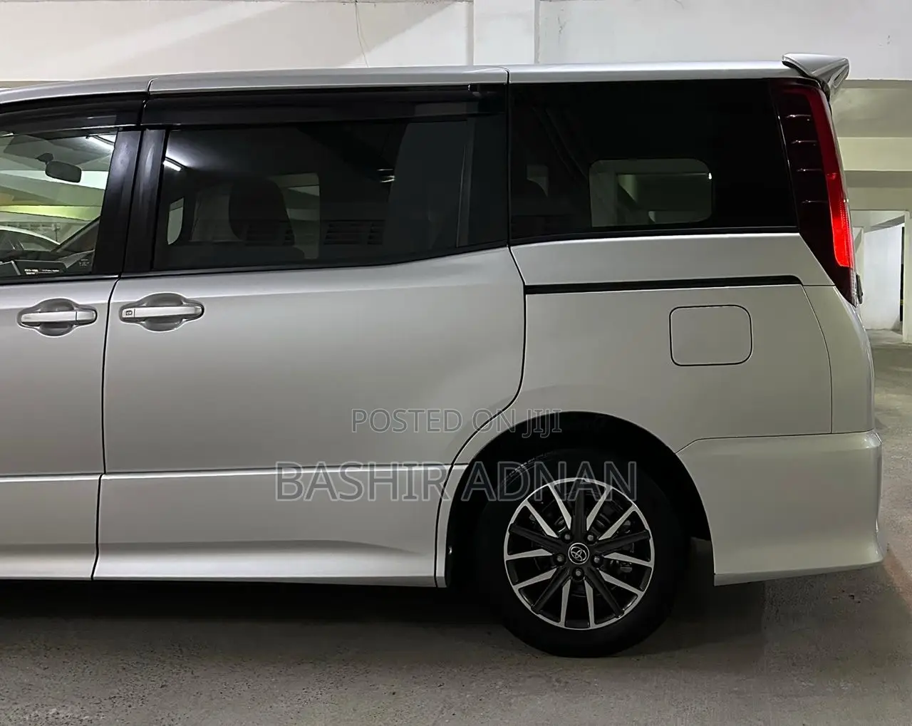 Toyota Noah 2.0 FWD (7 Seater) 2015 Silver