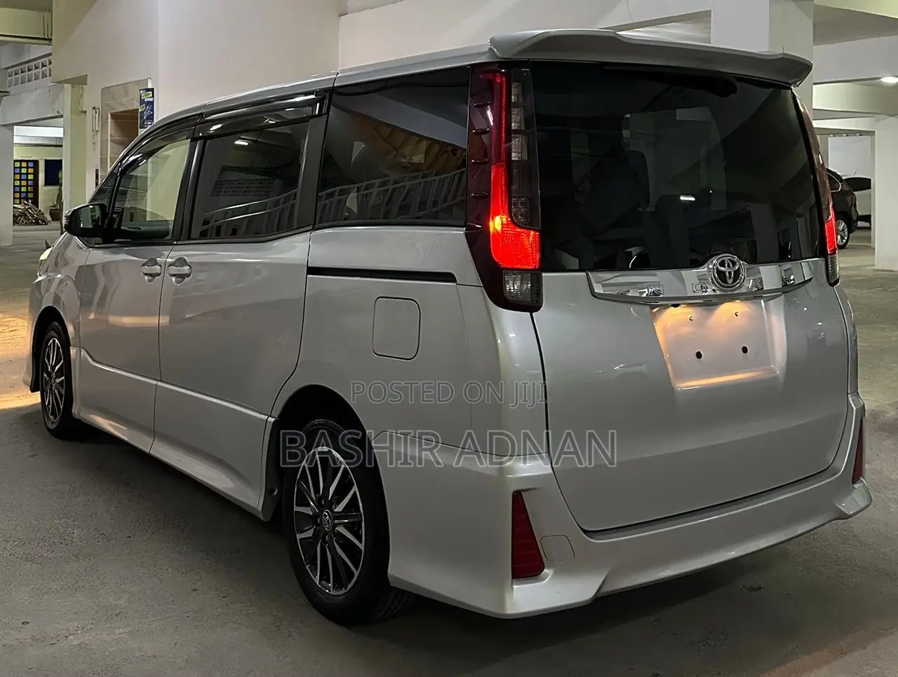 Toyota Noah 2.0 FWD (7 Seater) 2015 Silver