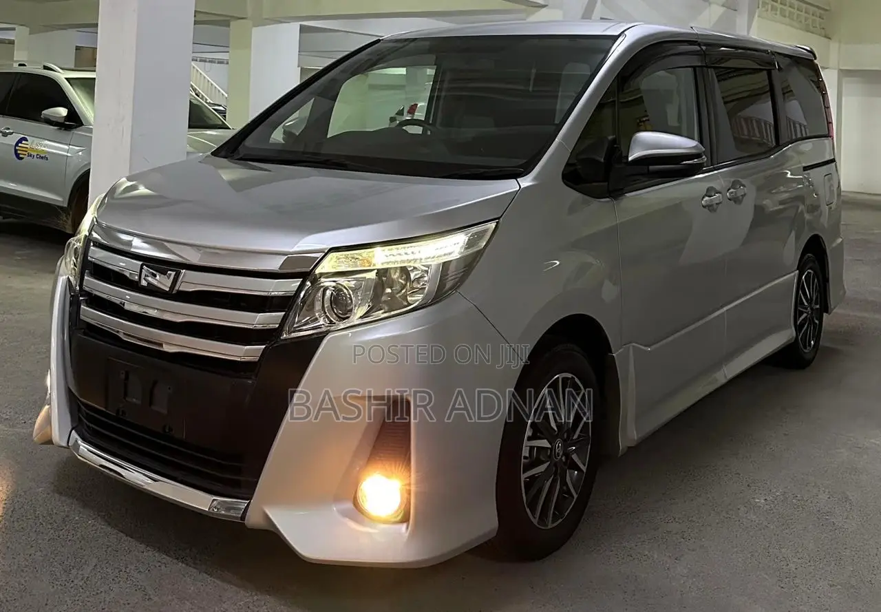 Toyota Noah 2.0 FWD (7 Seater) 2015 Silver