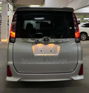 Toyota Noah 2.0 FWD (7 Seater) 2015 Silver