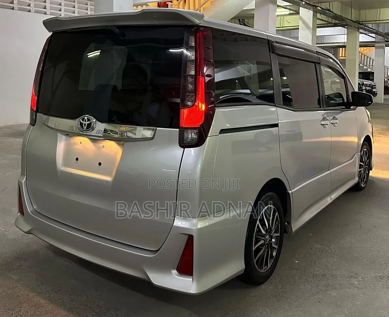 Toyota Noah 2.0 FWD (7 Seater) 2015 Silver
