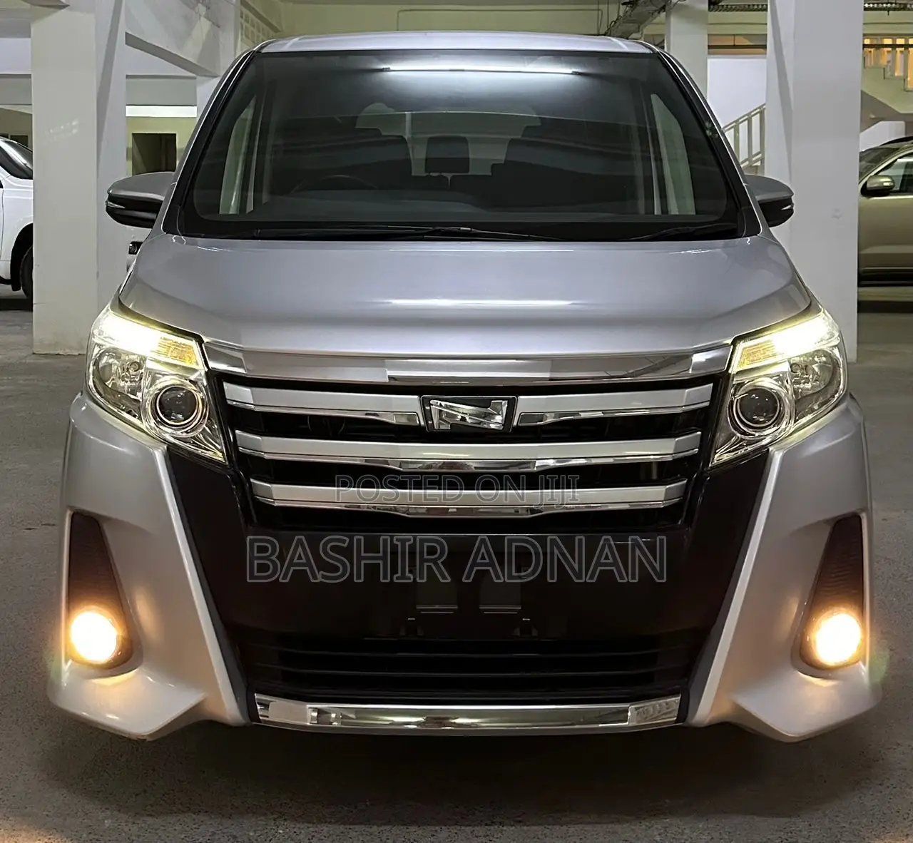 Toyota Noah 2.0 FWD (7 Seater) 2015 Silver
