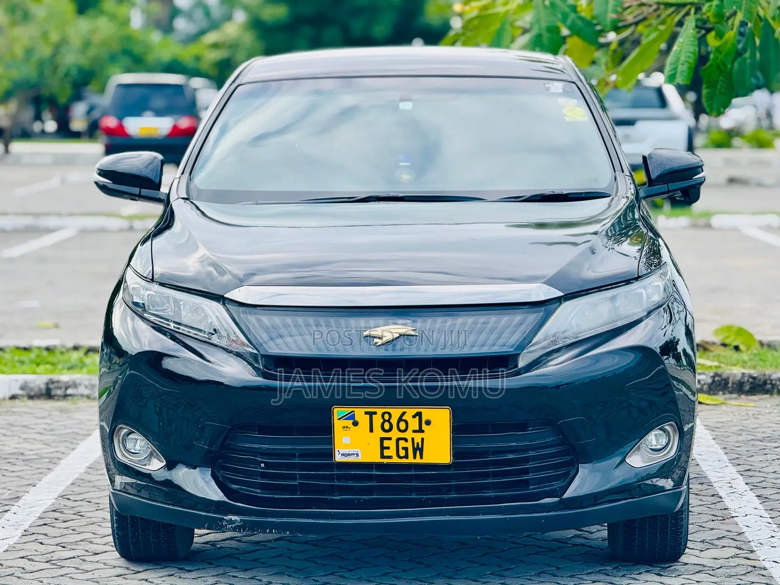 Toyota Harrier 2.0 2016 Black