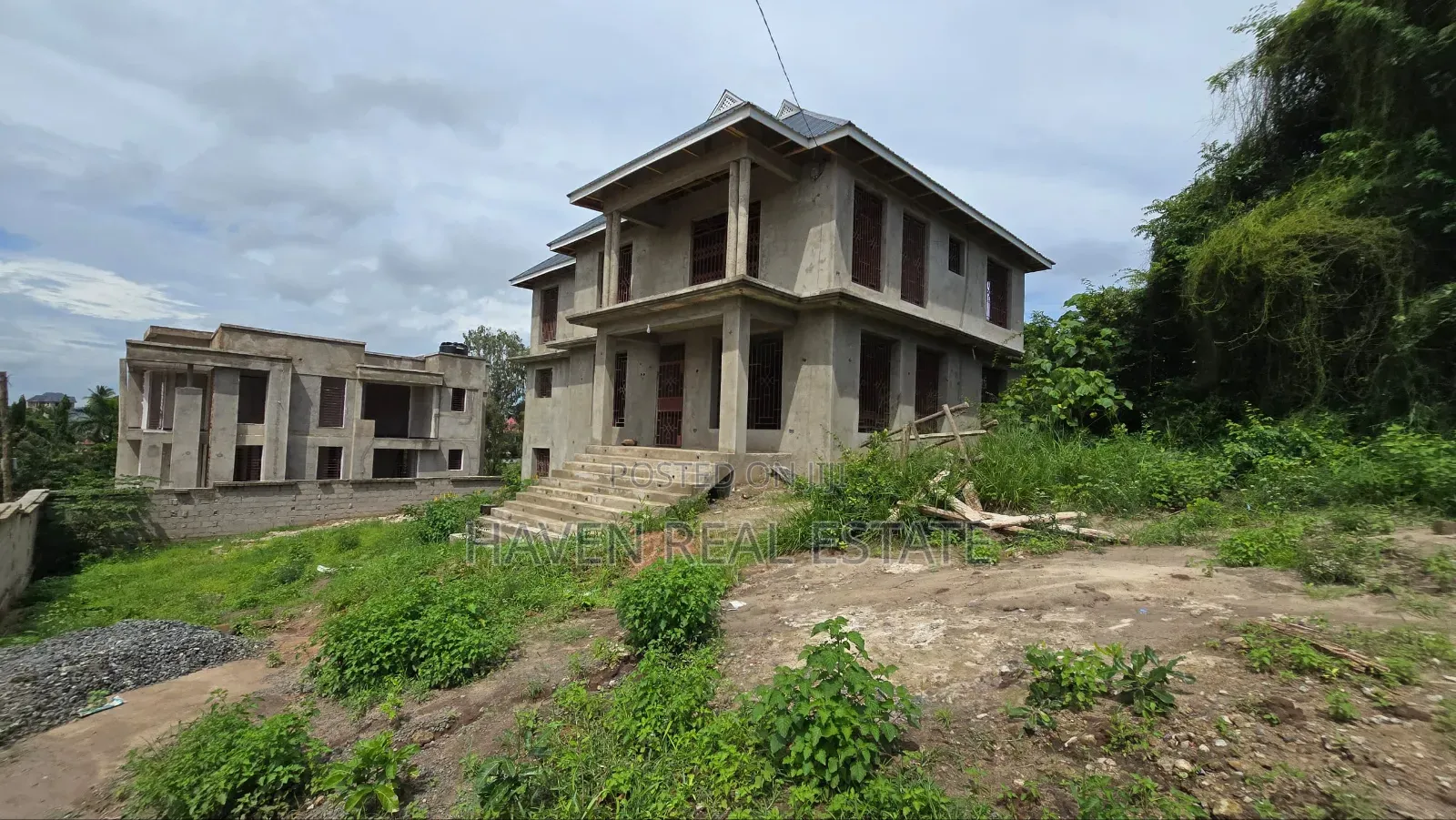 6bdrm House in Goba for sale