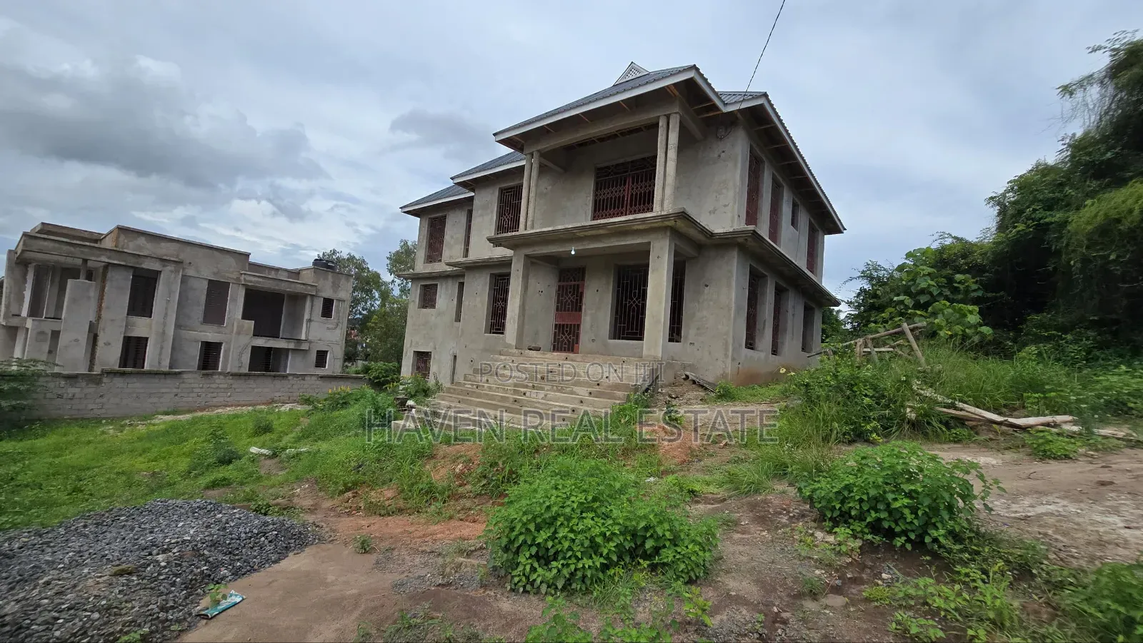 6bdrm House in Goba for sale