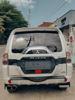 Mitsubishi Pajero V90 3.2 DI-D 2014 White
