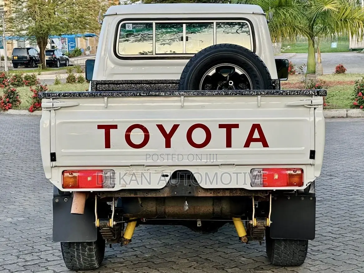 Toyota Land Cruiser 4.0 V6 GXR 2016 White
