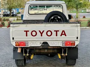 Toyota Land Cruiser 4.0 V6 GXR 2016 White