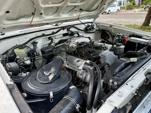 Toyota Land Cruiser 4.0 V6 GXR 2016 White