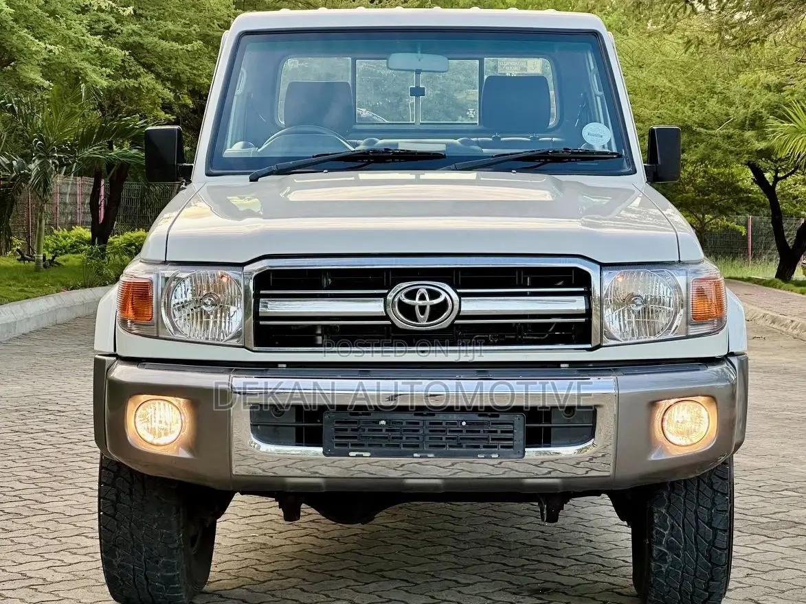 Toyota Land Cruiser 4.0 V6 GXR 2016 White