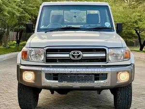 Toyota Land Cruiser 4.0 V6 GXR 2016 White