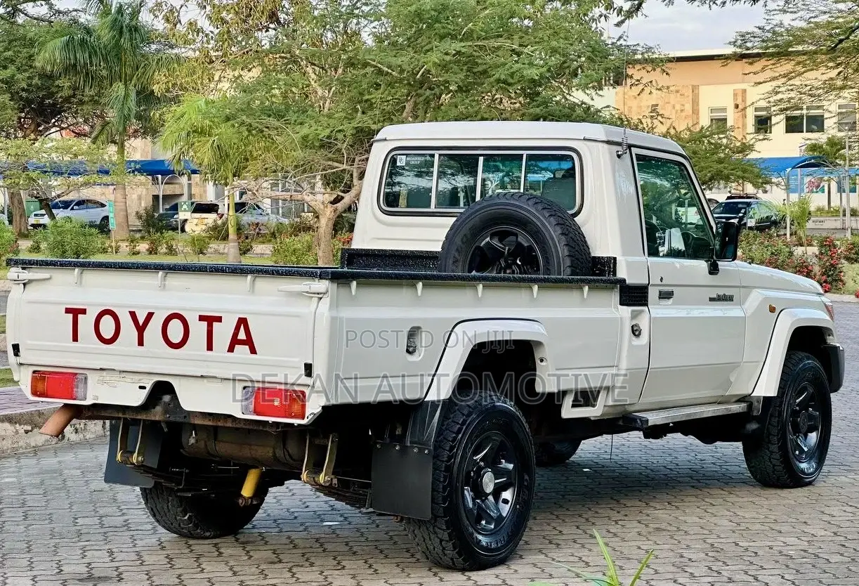 Toyota Land Cruiser 4.0 V6 GXR 2016 White