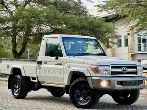 Toyota Land Cruiser 4.0 V6 GXR 2016 White