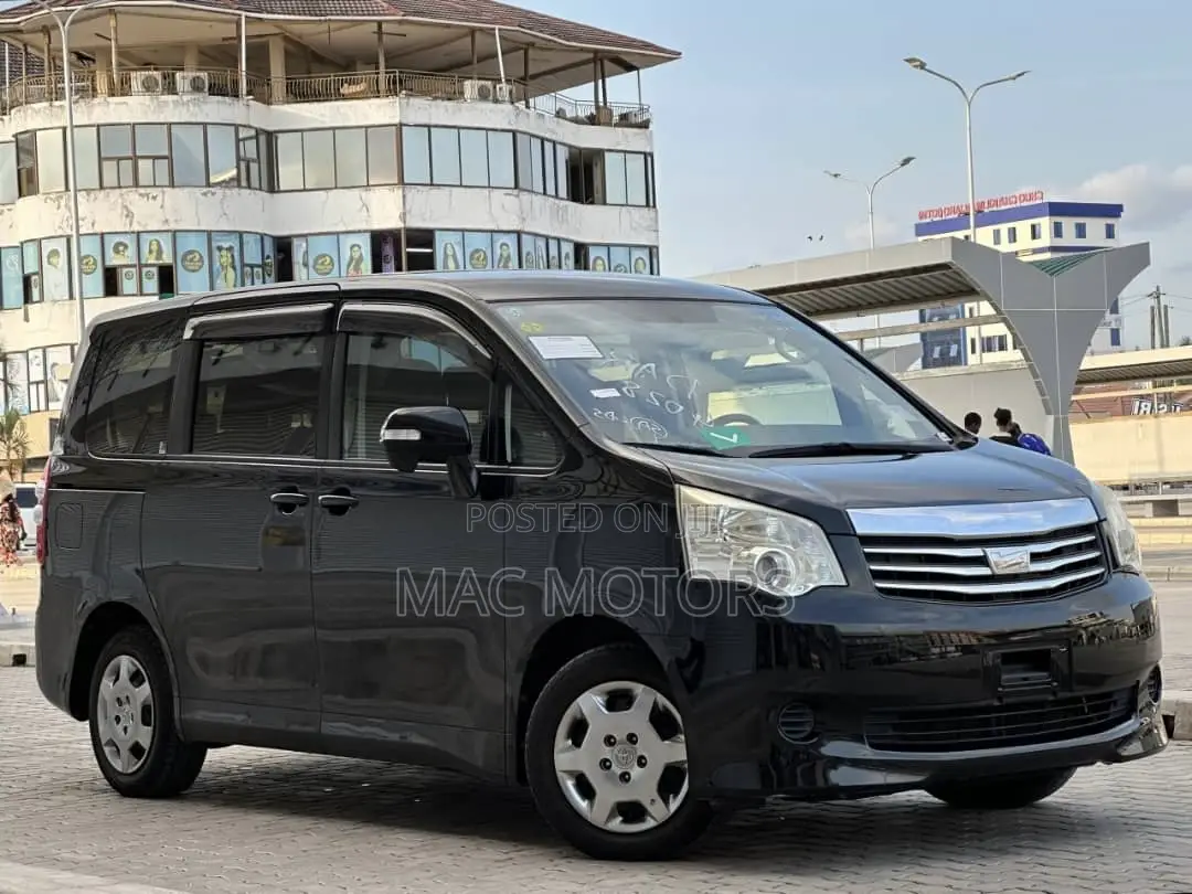 Toyota Noah 2011 Black
