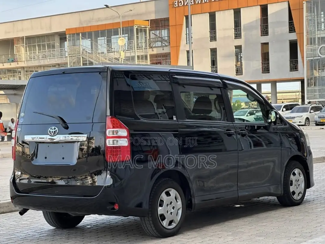 Toyota Noah 2011 Black