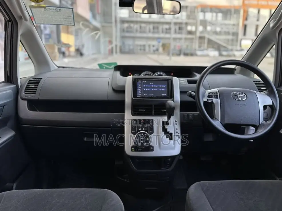 Toyota Noah 2011 Black